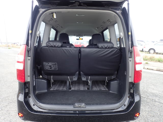 TOYOTA Noah thumbnail 29