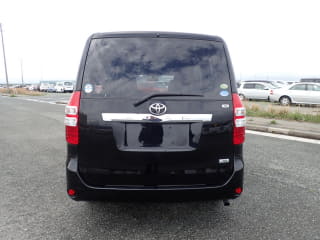 2010 TOYOTA Noah