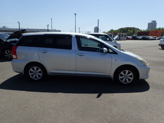 TOYOTA Wish thumbnail 6