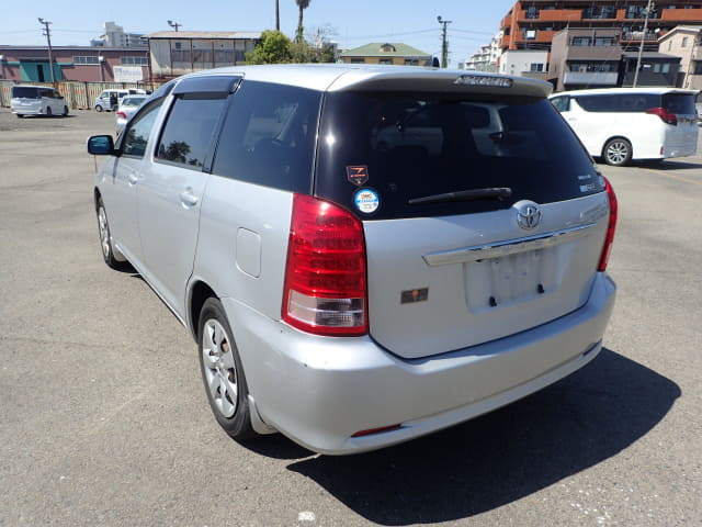 TOYOTA Wish thumbnail 3