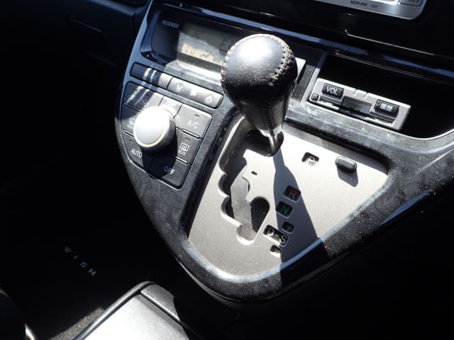 TOYOTA Wish thumbnail 37