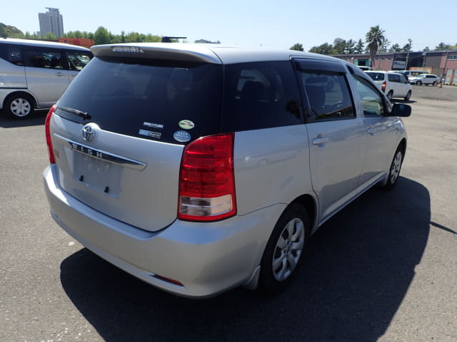 TOYOTA Wish thumbnail 5