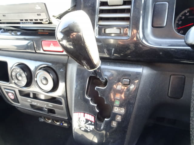 TOYOTA Hiace Van thumbnail 32