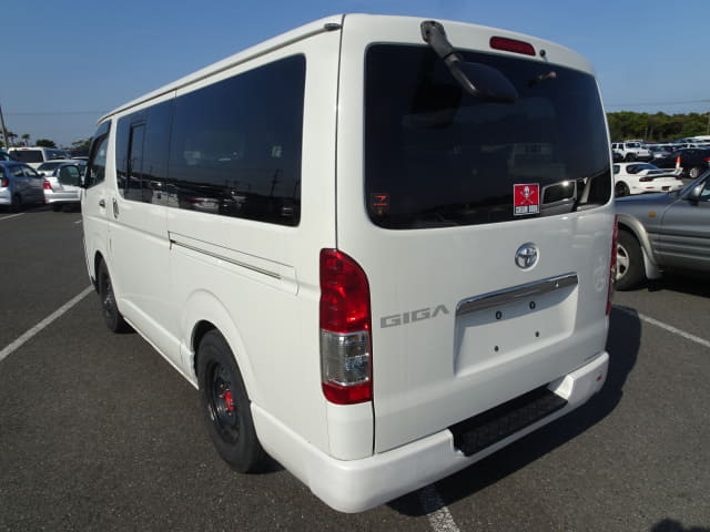 TOYOTA Hiace Van thumbnail 3
