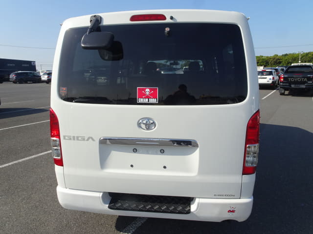 TOYOTA Hiace Van thumbnail 4
