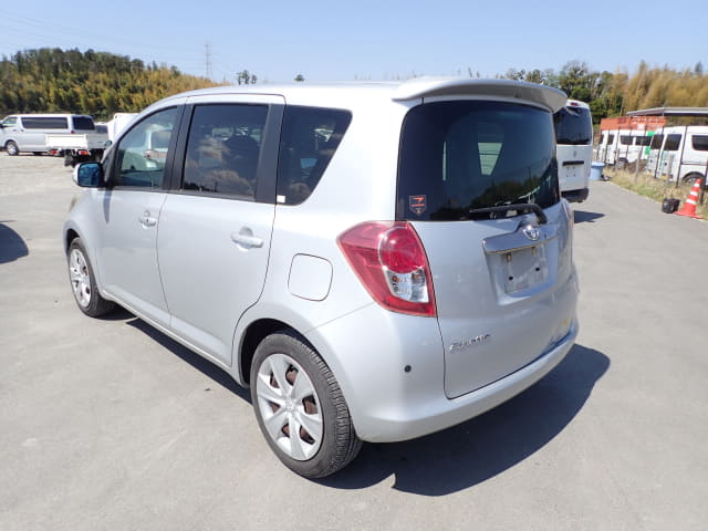 TOYOTA Ractis thumbnail 3