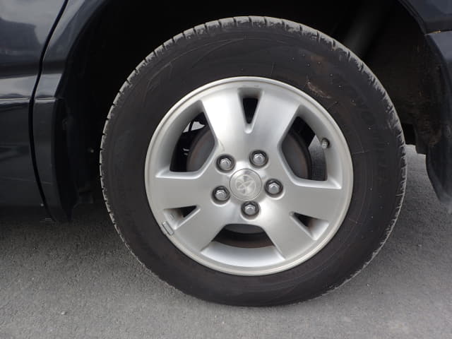 TOYOTA Noah thumbnail 10