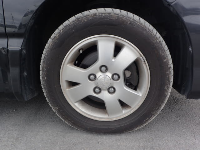 TOYOTA Noah thumbnail 12