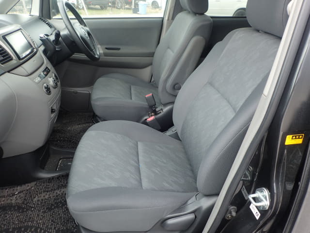 TOYOTA Noah thumbnail 26