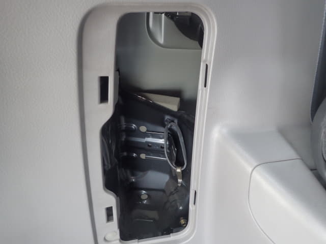 TOYOTA Noah thumbnail 31