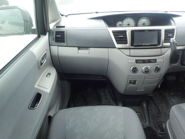 TOYOTA Noah thumbnail 33