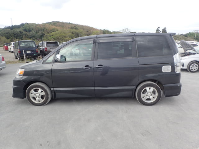 TOYOTA Noah thumbnail 2