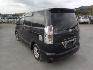 2003 TOYOTA Noah