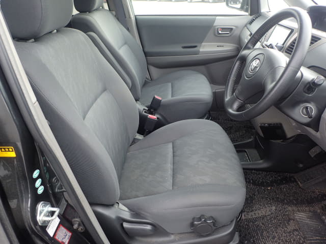 TOYOTA Noah thumbnail 25