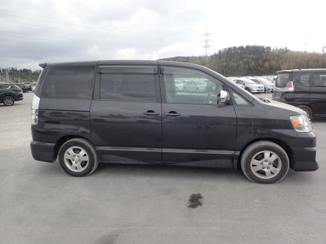 TOYOTA Noah thumbnail 6