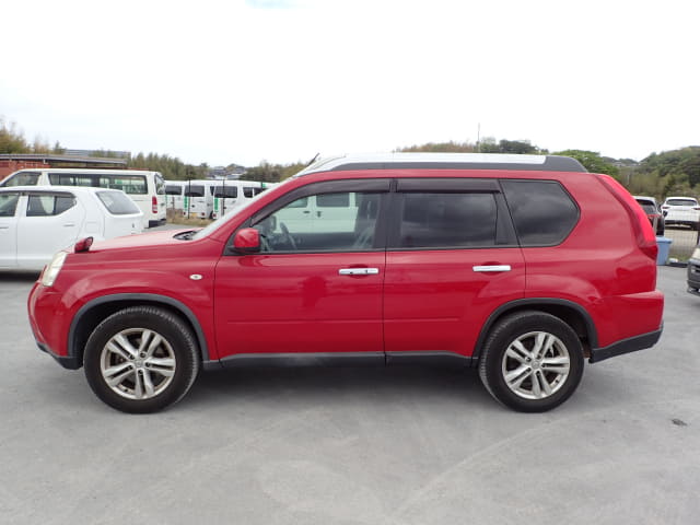NISSAN X-Trail thumbnail 2