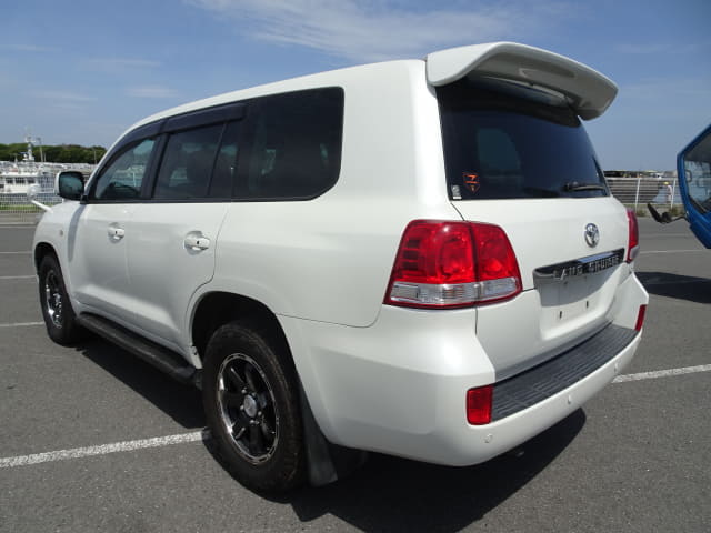 TOYOTA Land Cruiser thumbnail 3