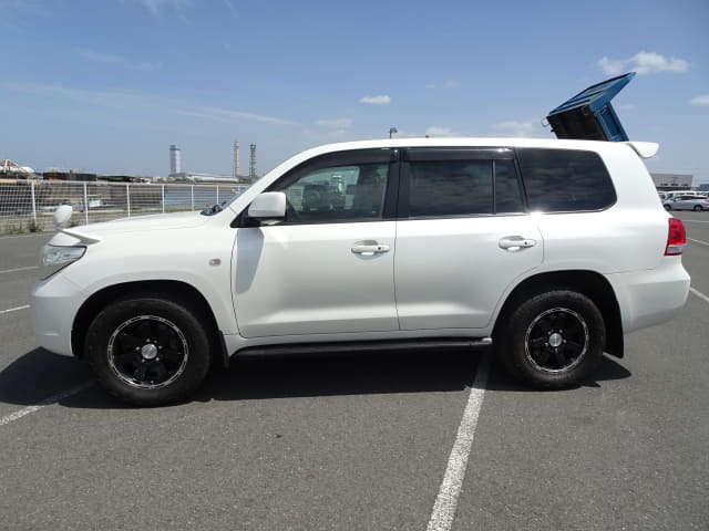 TOYOTA Land Cruiser thumbnail 2