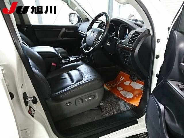 TOYOTA Land Cruiser thumbnail 3