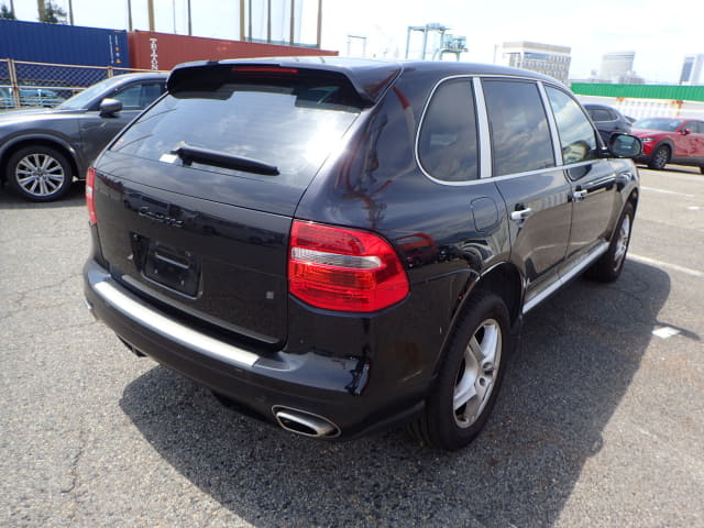Porsche Cayenne thumbnail 5