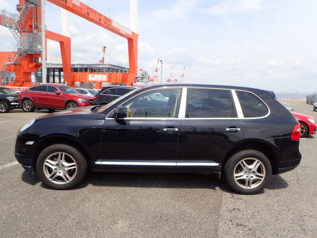 Porsche Cayenne thumbnail 2