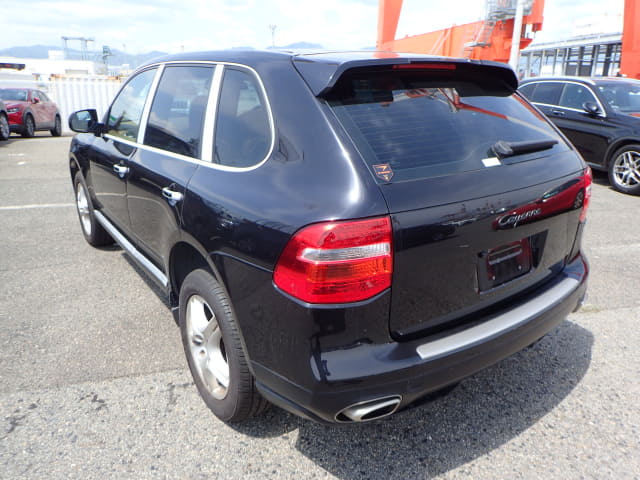 Porsche Cayenne thumbnail 3