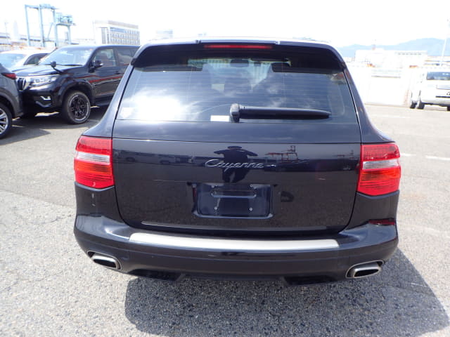 Porsche Cayenne thumbnail 4