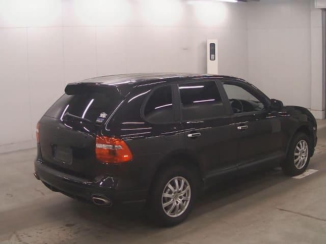 Porsche Cayenne thumbnail 2