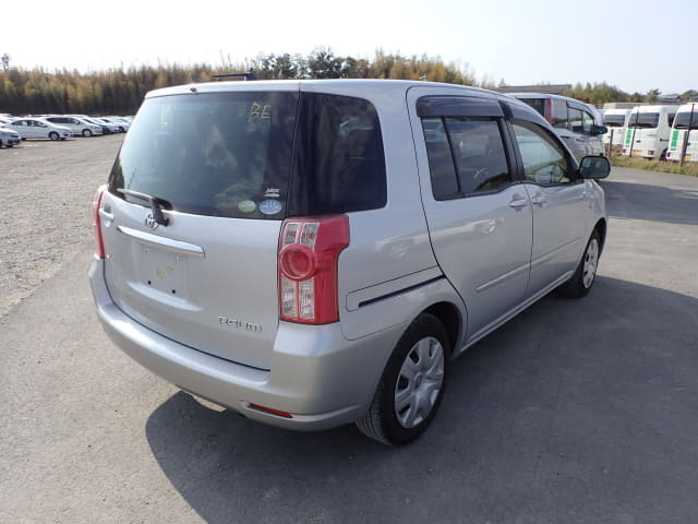TOYOTA Raum thumbnail 5