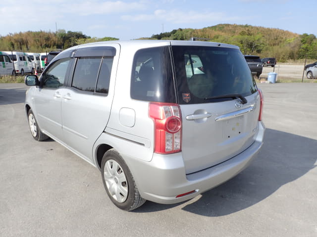 TOYOTA Raum thumbnail 3