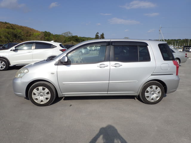 TOYOTA Raum thumbnail 2
