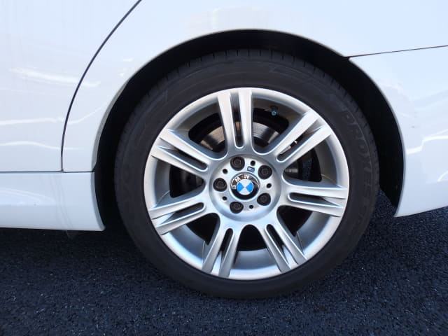 BMW 3 Series thumbnail 10