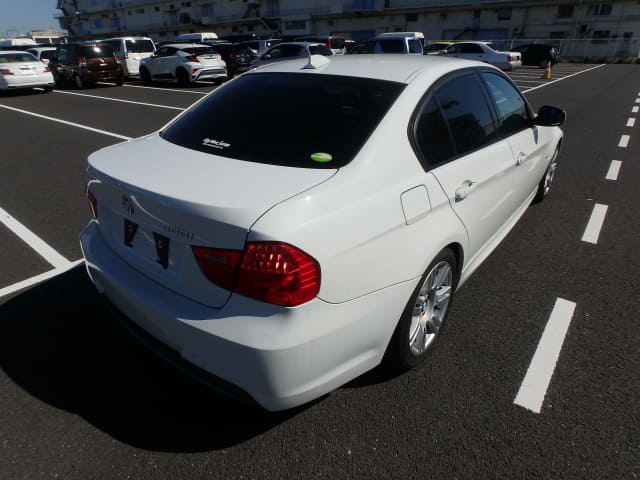 BMW 3 Series thumbnail 5