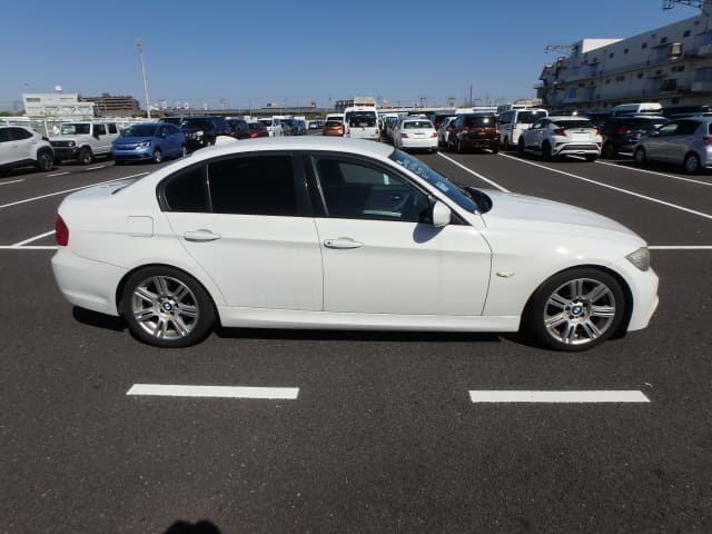 BMW 3 Series thumbnail 6