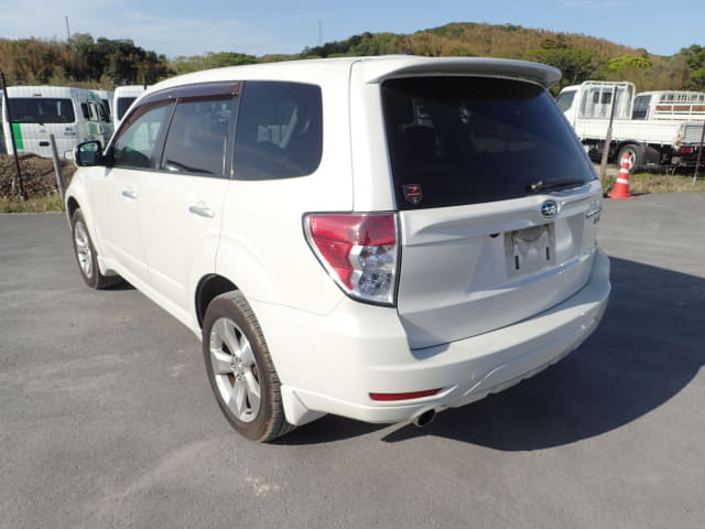 SUBARU Forester thumbnail 3