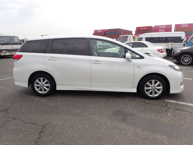 TOYOTA Wish thumbnail 6