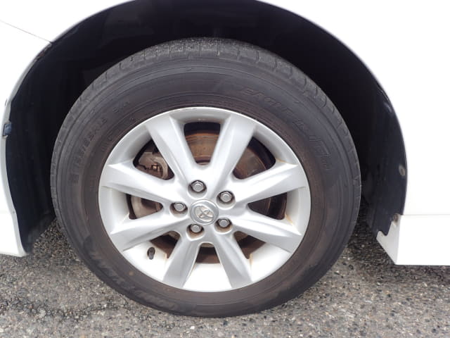 TOYOTA Wish thumbnail 9