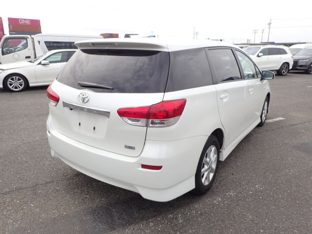 TOYOTA Wish thumbnail 5