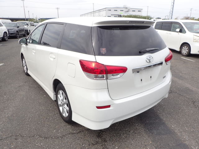 TOYOTA Wish thumbnail 3