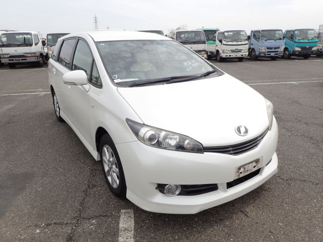 TOYOTA Wish thumbnail 7