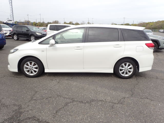 TOYOTA Wish thumbnail 2