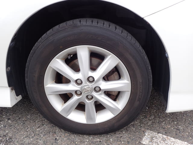 TOYOTA Wish thumbnail 12