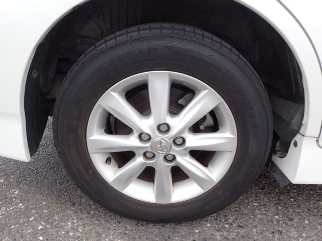 TOYOTA Wish thumbnail 11