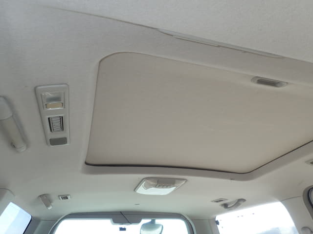 NISSAN Elgrand thumbnail 24