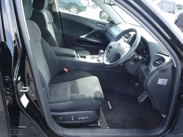 LEXUS IS thumbnail 25