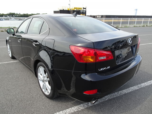 LEXUS IS thumbnail 3