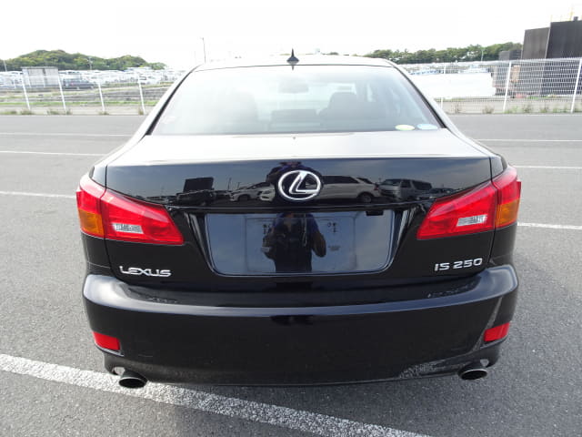 LEXUS IS thumbnail 4
