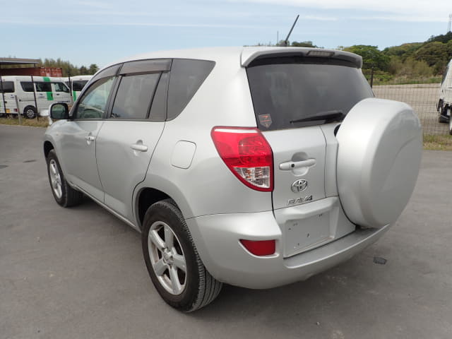 TOYOTA RAV4 thumbnail 3