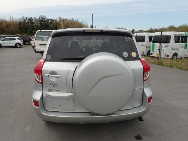 TOYOTA RAV4 thumbnail 4