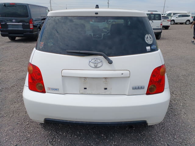 TOYOTA IST thumbnail 4